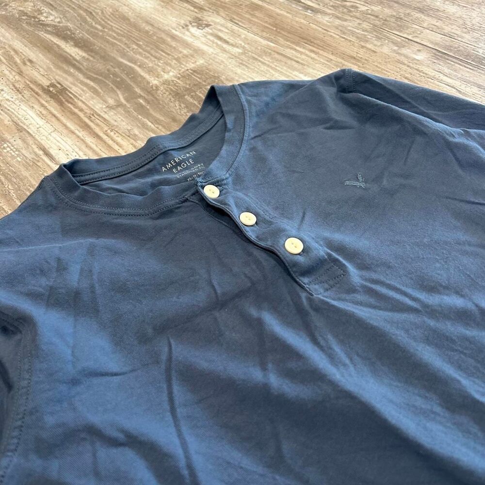 American Eagle Men's casual preppy workwear blue long sleeve henley shirt